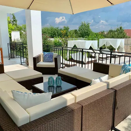 Theodora Apartmanhaz * Балатональмади
