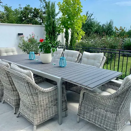 Theodora Apartmanhaz *