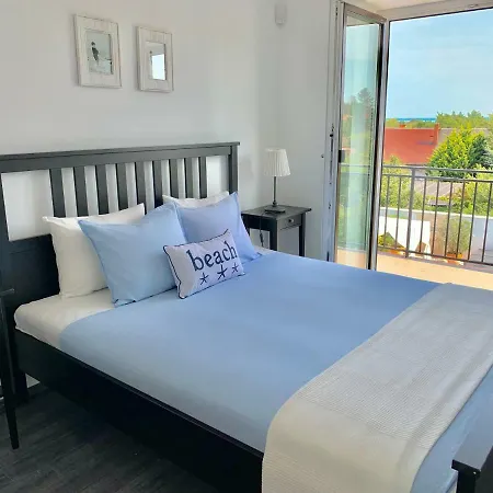 Theodora Apartmanhaz *